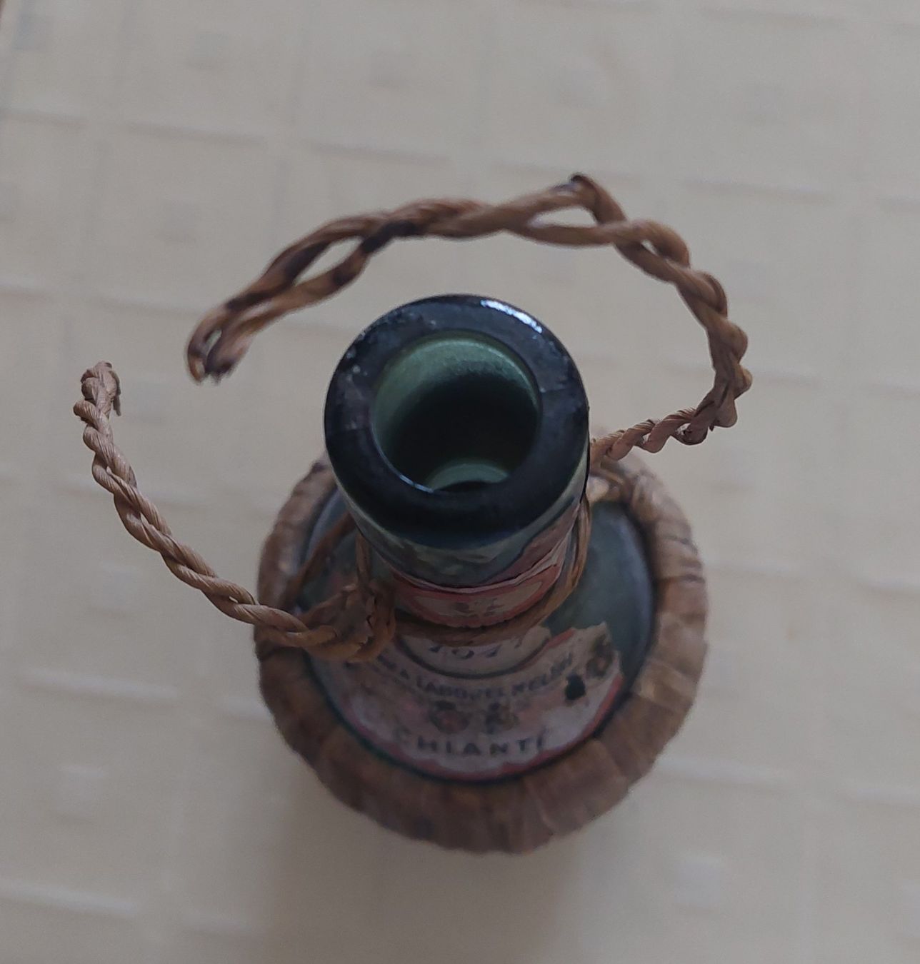 Bottiglie: Chianti Wein Flasche 1947 mit Strohkorb – Usato da Veltheim AG venduto da fredy_richner 3
