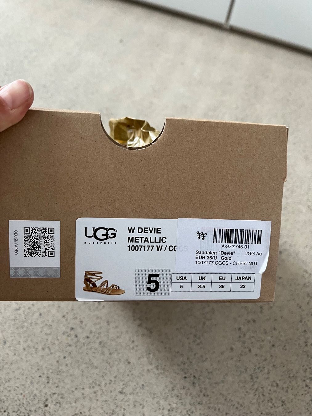 Ugg Scarpe da donna: UGG Sandalen Gold Grösse 36 – Usato da Zürich venduto da Jaskam 1