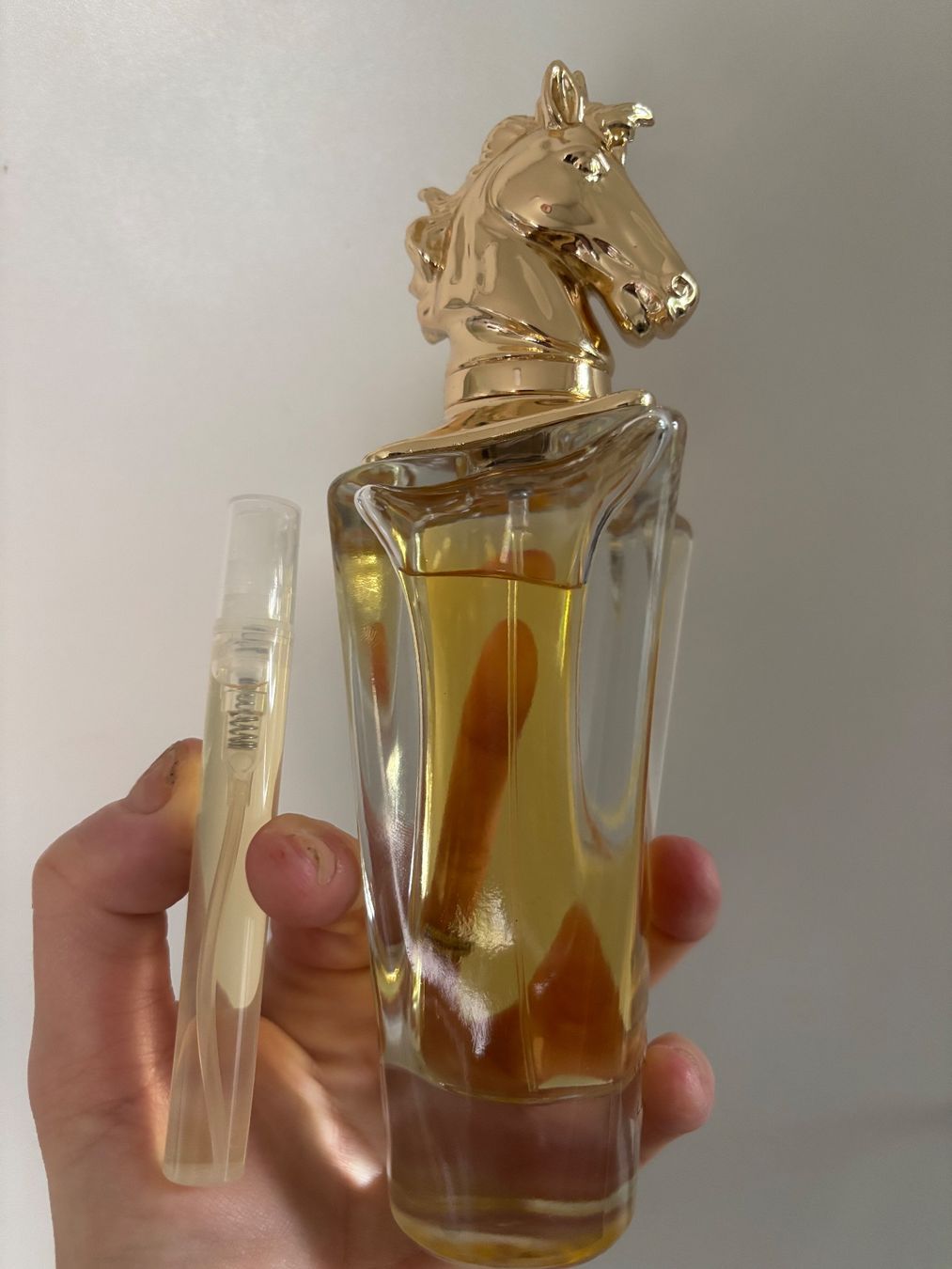 Lattafa Profumi & Eau de Toilette: Maahir Lattafa EDP 5ml Abfüllung – Usato da Zürich venduto da deruja