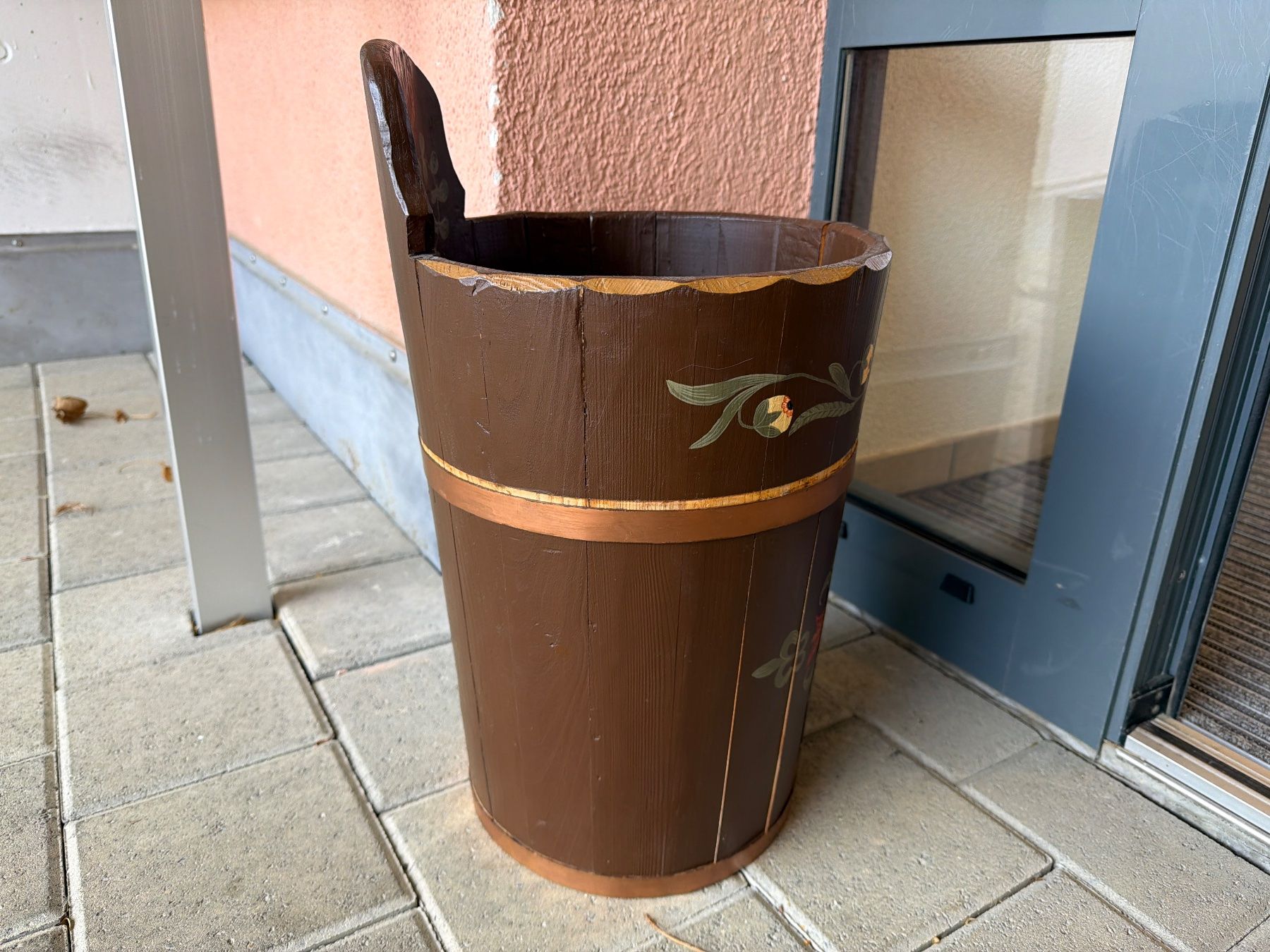 Tutte le decorazioni: Rustikaler Holzeimer/Schirmständer dekorativ bemalt – Usato da Bülach venduto da Jackybabue 3