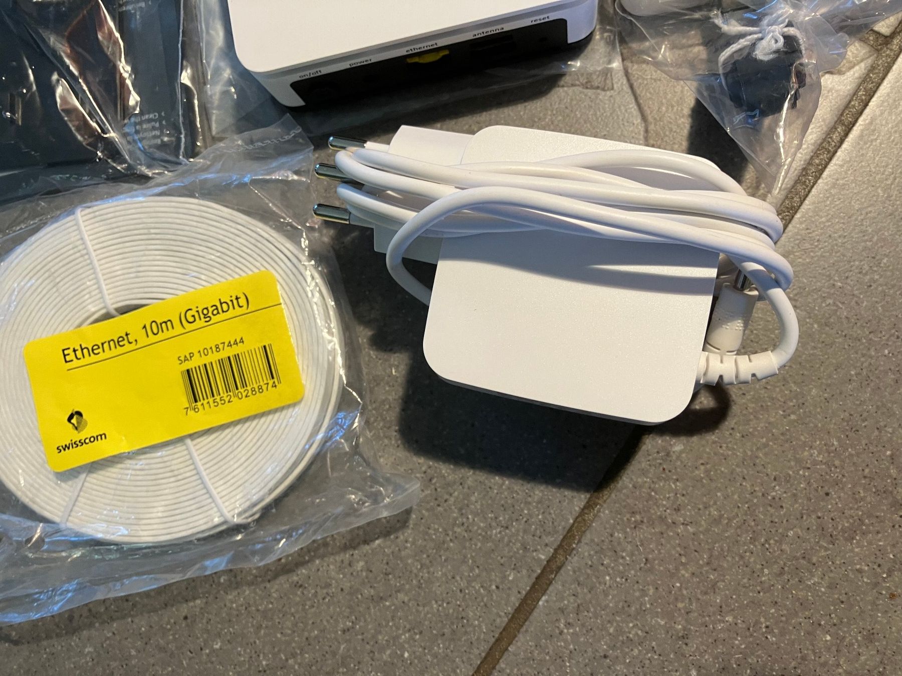 Swisscom WiFi: Swisscom Internet Booster indoor- + outdoor-unit – Nuovo (secondo la descrizione) da Winznau venduto da gugi2009 3