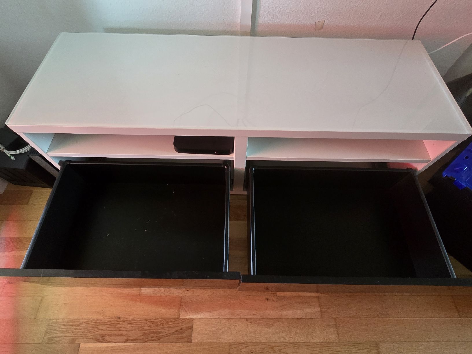 Ikea Mobili TV: Tv Möbeli – Usato da Romanshorn venduto da lhe_6vkw 1