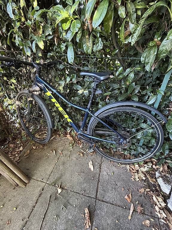 Trek Vélos: Vélo trek bleu foncé – D'occasion à Genève par sonia815 2