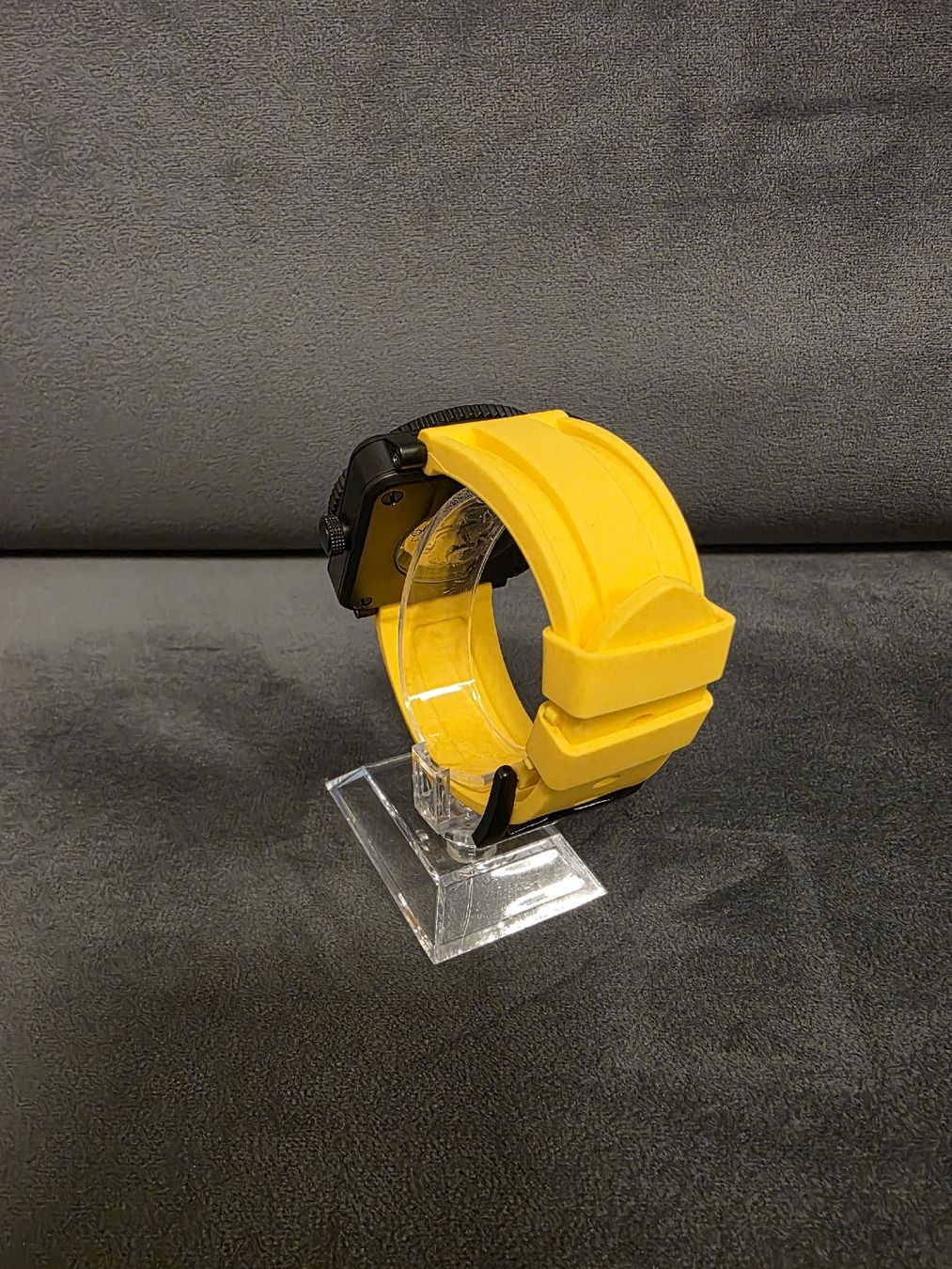 Montres: Quadratische mechanische Skelettuhr, Schwarz, Gelb – Neuf (Voir description) à Dietikon par johnstrupi 4