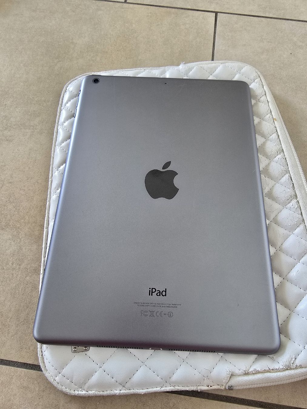 Apple Tablet PC: Ipad Air 1 – Usato da Rickenbach b. Wil venduto da VeryLovelyThings 3