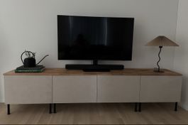 TV-Möbel / Sideboard mit Holzplatte
