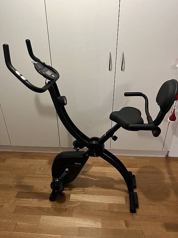 Decathlon Hometrainer: Ergometer Heimtrainer schwarz guter Zustand – Usato da Sachseln venduto da mos_r9rl
