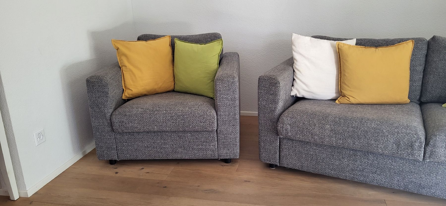 Sofas: IKEA Vimle Sofa, zwei Stühle und ein Hocker – D'occasion à Kloten par manchesterblue 2