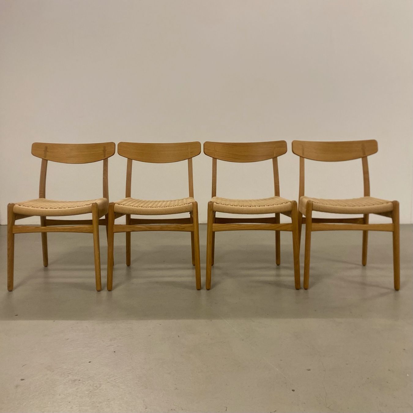 Poltrone: 4x Hans Wegner Stühle CH23 Denmark Designklassiker – Usato da Basel venduto da MidMod20C 1