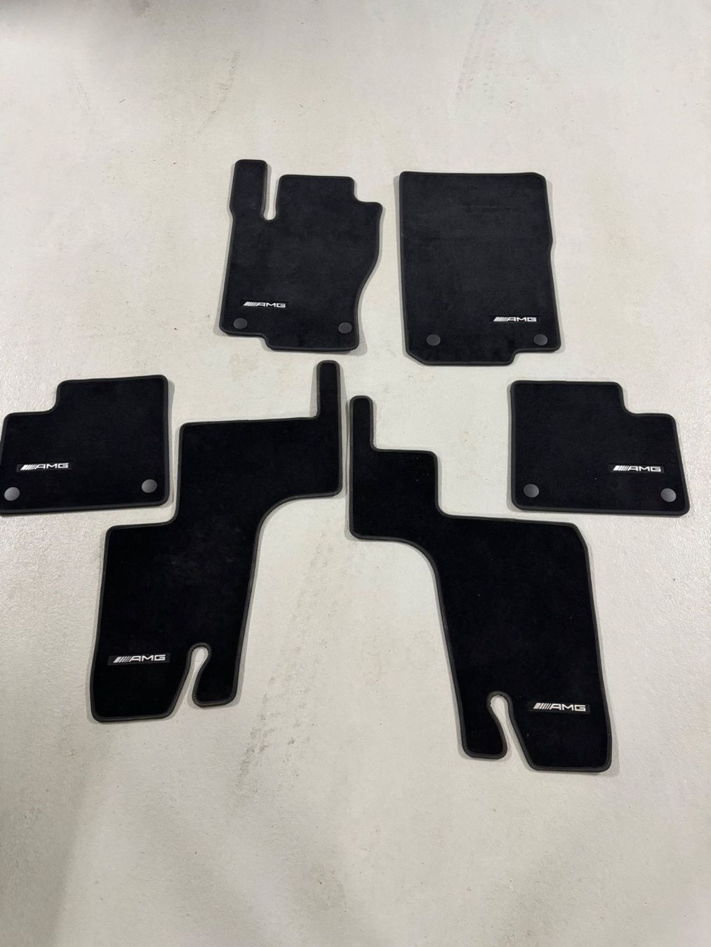 Mercedes-Benz Tappeti & Tappetini: New Carpets for Mercedes Class E – Nuovo (secondo la descrizione) da Oeschseite venduto da -Luxury-On-Line-
