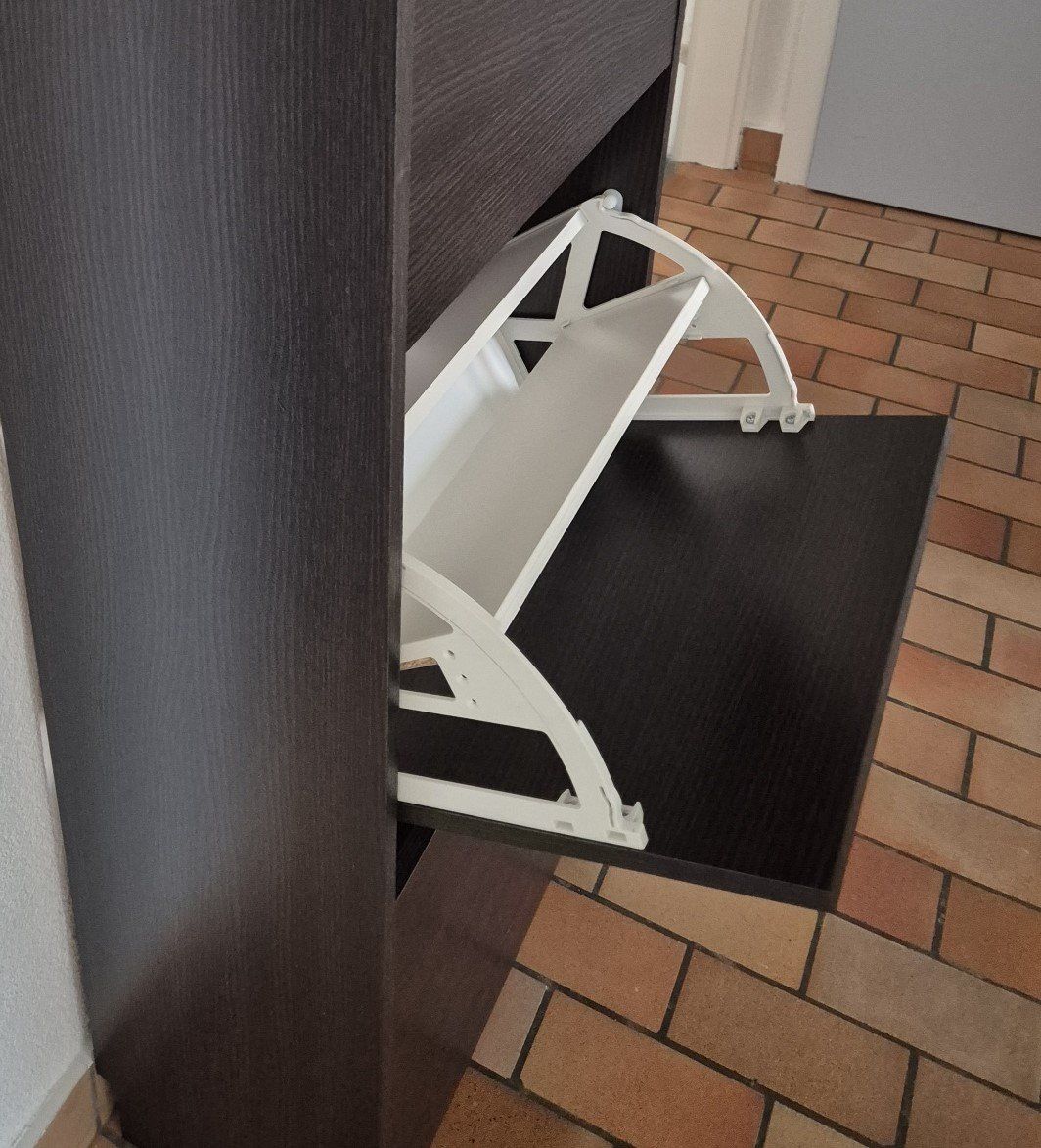 Ikea Armadi: Schuhschrank Bissa dunkelbraun mit 3 Fächern – Usato da Kloten venduto da sas_j8bp 3