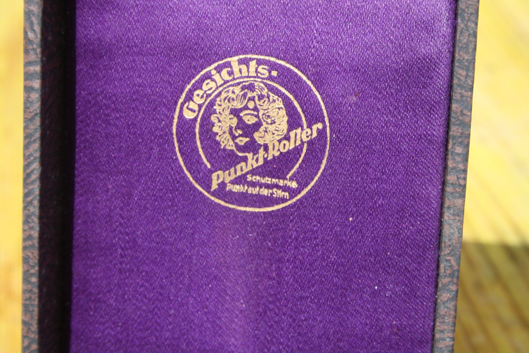 Dispositivi per massaggi: VINTAGE MASSAGE-GERÄT – Usato da Wauwil venduto da Pneuedy 3