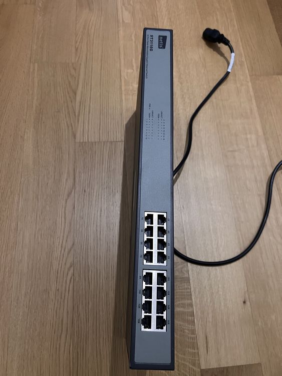 16 Port Fast Ethernet Rackmount Switch, MAC MDI/MDIX (Gebraucht) in ...