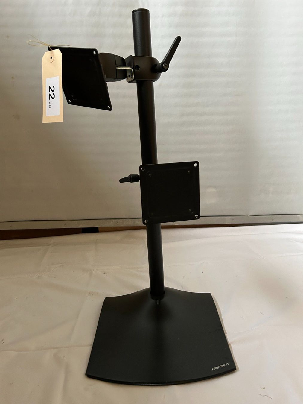 Ergotron Staffa per monitor: Bildschirmhalter für 2 Monitore – Usato da Thunstetten venduto da Chnuschti18