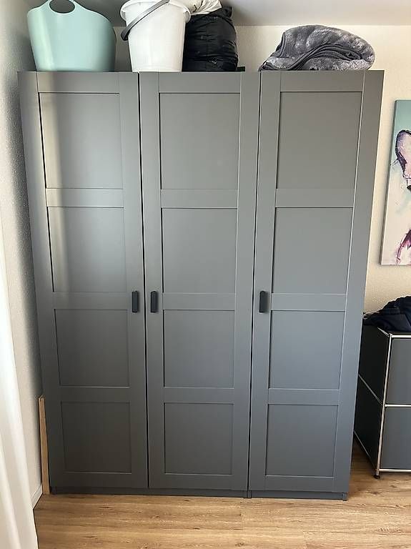 Schränke: IKEA Pax Schrank grau 150cm – Gebraucht aus Regensdorf von rob_c7xr