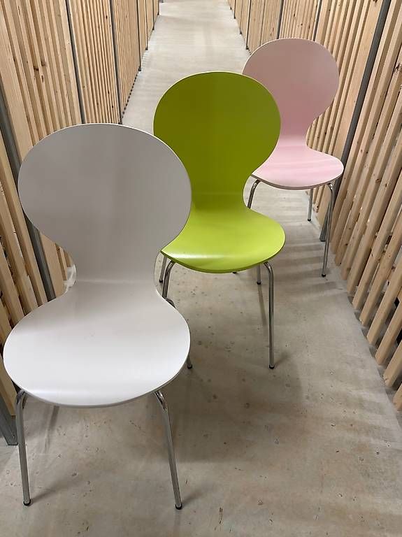 Chaises: 3 farbige Stühle – D'occasion à Winterthur par Sunny77