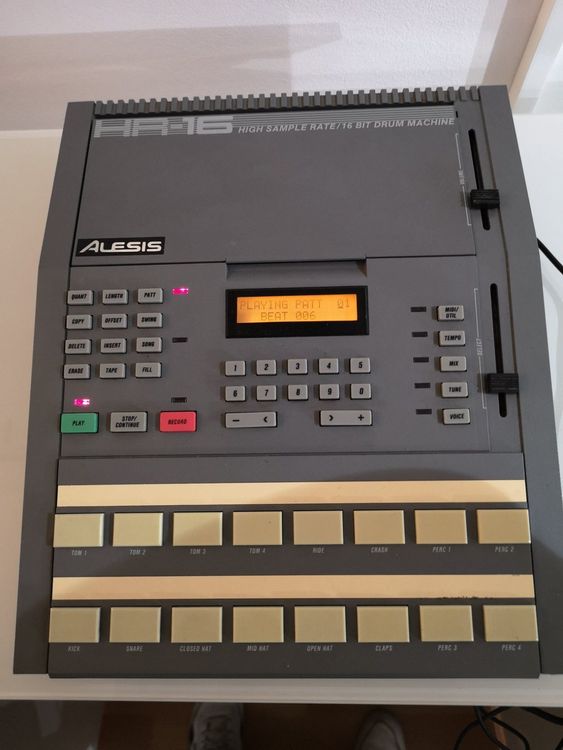 Alesis HR16 Vintage Drum Machine Kaufen auf Ricardo