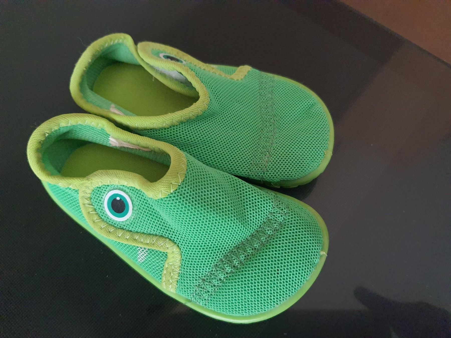 Scarpe per ragazzi: chaussures pour la plage – Usato da Montmollin venduto da islachat