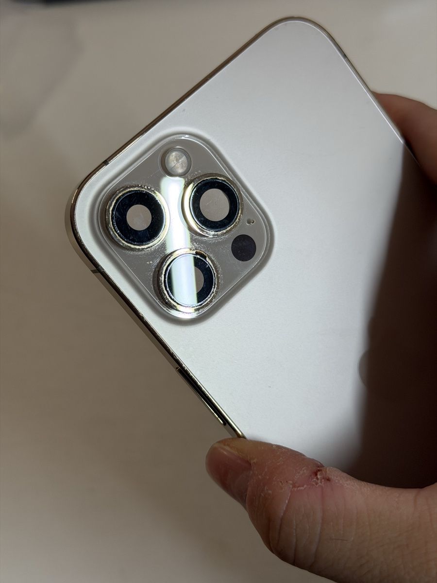Apple Handys / Smartphones: Komplett iPhone 12Pro Max Gehäuse Pulled  – Gebraucht aus Chur von beverlyone 5