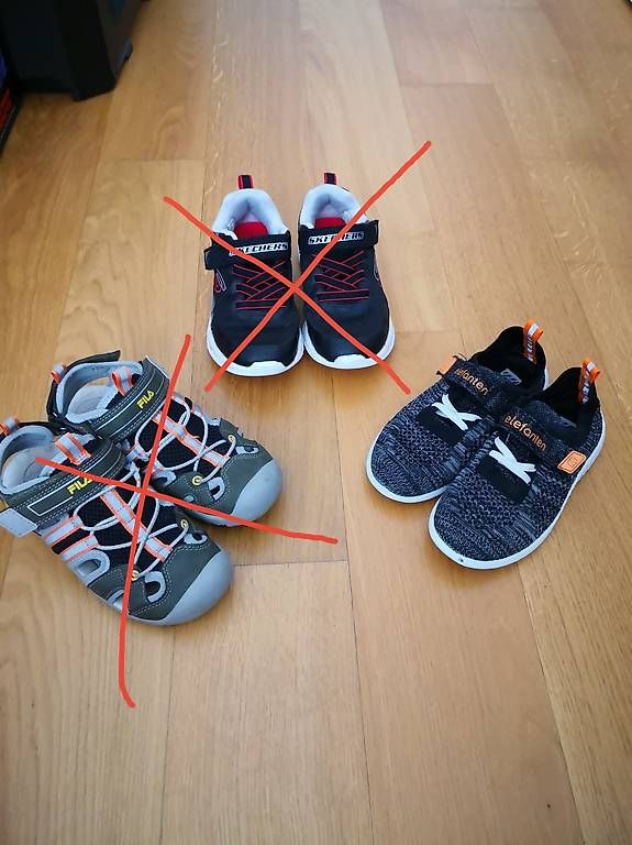Schuhe für Jungen: Jungen Schuhen Grösse ab 22 – Gebraucht aus Ottenbach von Acki_la