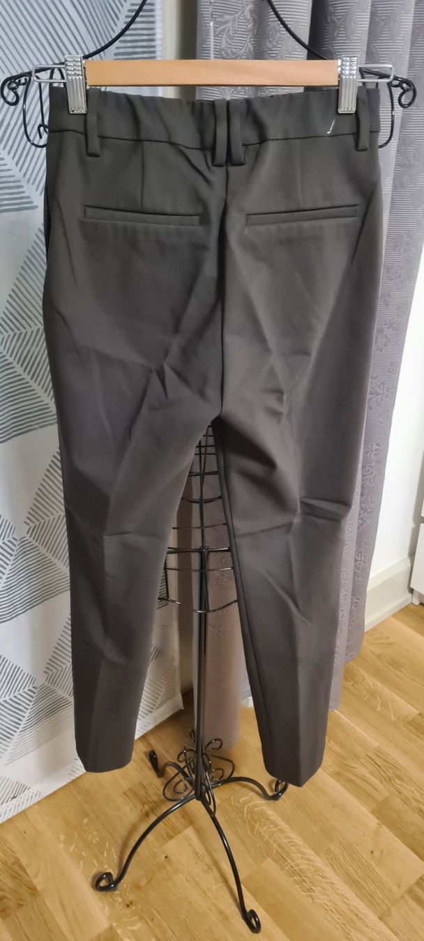 H&M Pantaloni: Hose olivgrün gr 36 – Nuovo (secondo la descrizione) da zürich venduto da janjaz 1
