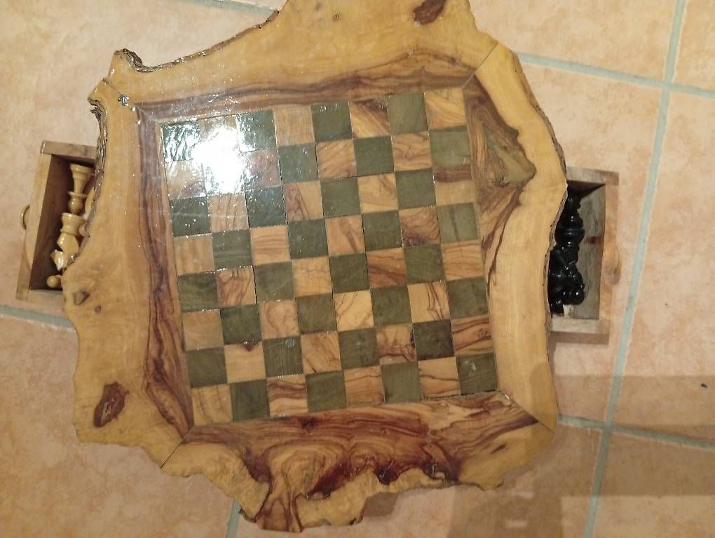 Giochi: Scacchiera e scacchi  – Usato da Cugnasco venduto da sinisi01 1