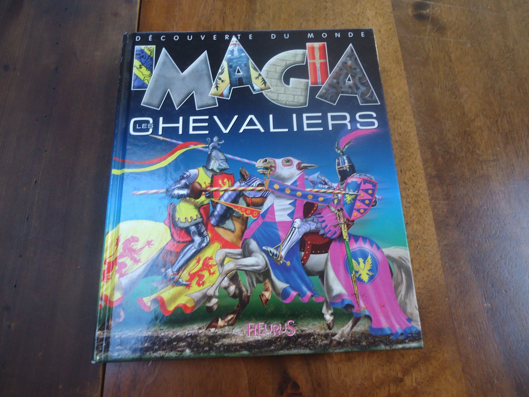 Libri: Les chevaliers - Imagia Fleurus + puzzle – Usato da Vessy venduto da bm.par