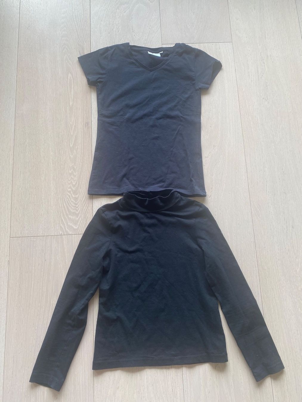 Blusen, T-Shirts & Tops: 2 Mädchen T-Shirts, Gr. 134-140 – Gebraucht aus Anières von elenafred