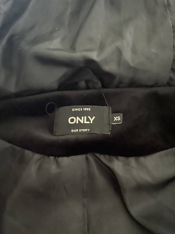 Only Giacche: ONLY Samt Steppjacke Gr. XS schwarz – Usato da Thundorf venduto da paglialongamaria 2