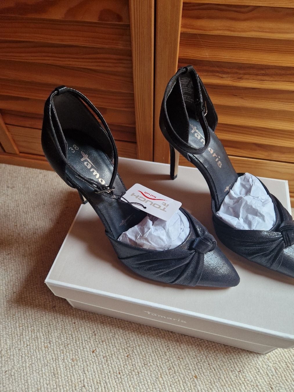 Tamaris Damenschuhe: Tamaris Escarpins noirs élégants pointure 38 NEU – Neu und originalverpackt aus Pully von Patriciaeve 1
