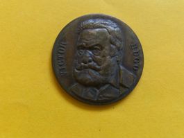 Médaille ancienne en bronze Victor Hugo