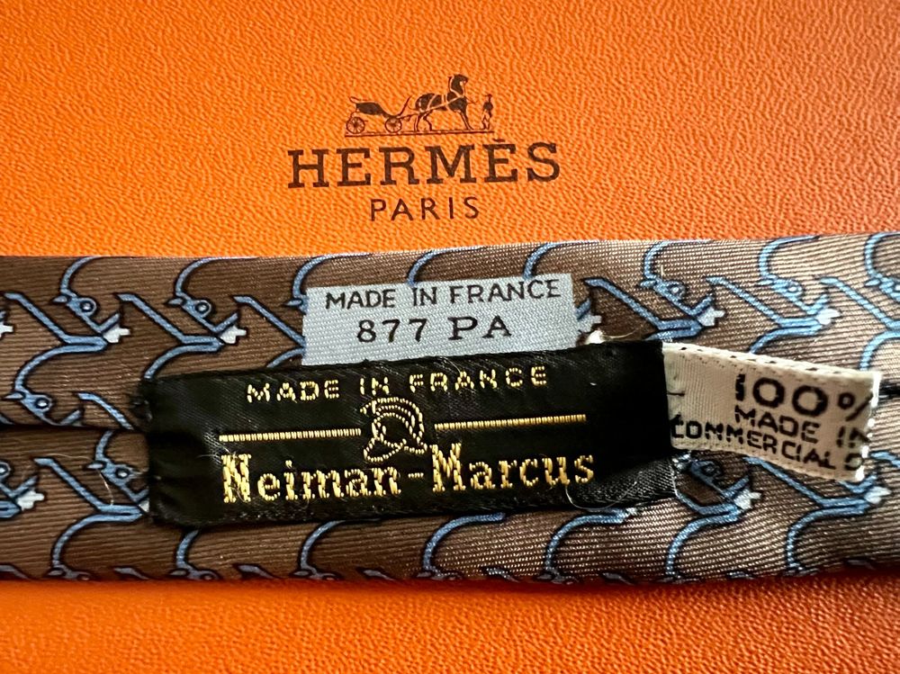 Les rubans Hermès, appelés aussi bolduc. Chaque année un autre ruban