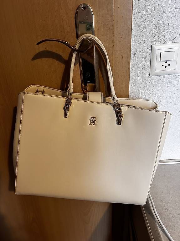 Borse da donna: Sac Tommy Hilfiger  – Usato da Lully VD venduto da Nicosie