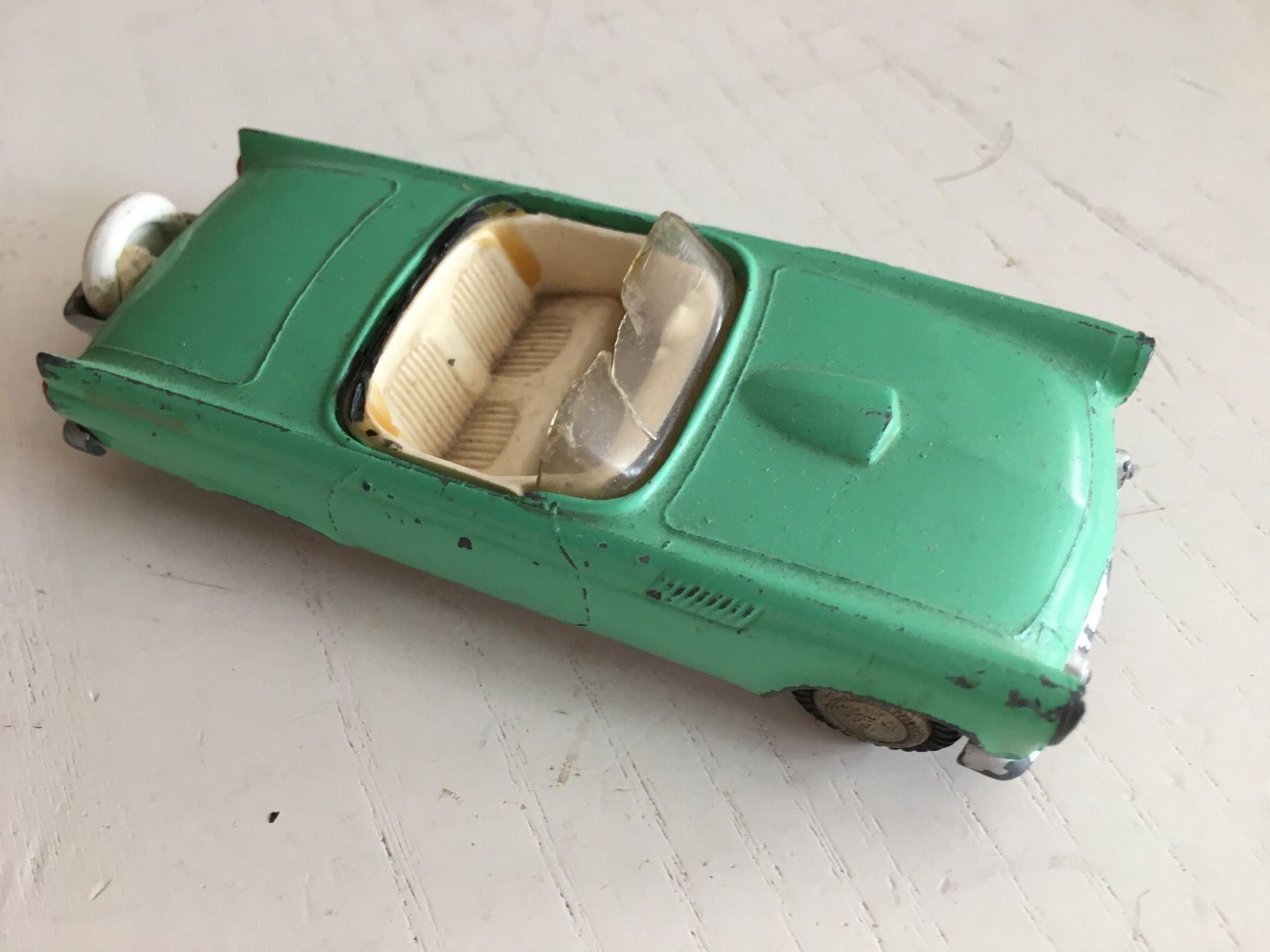 Tekno Voitures modèles: Tekno Ford Thunderbird – Défectueux à Grellingen par Toyhamster