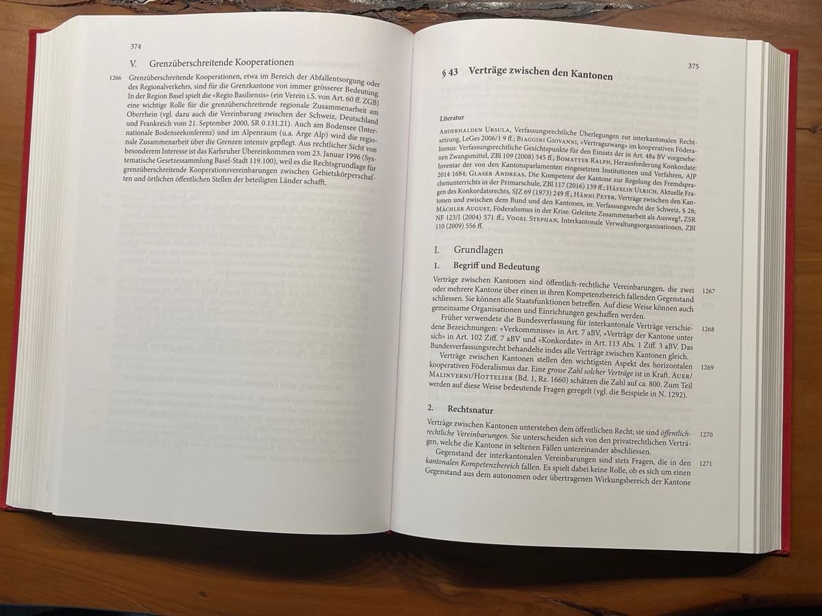 Libri: Schweizerisches Bundesstaatsrecht, 9. Auflage – Nuovo (secondo la descrizione) da Volketswil venduto da doughboy 6