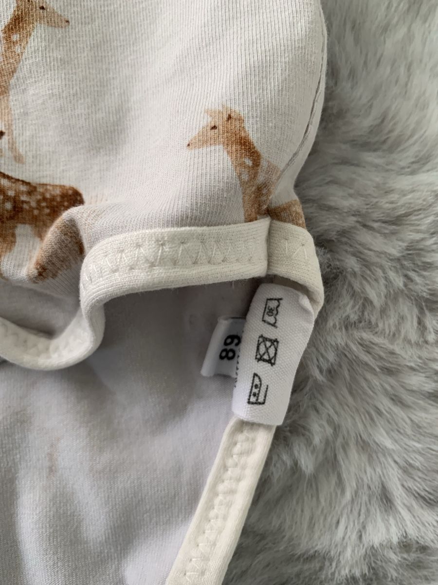 Kleiderpakete & -sets: Baby Bodys Grösse 68 2 Stk. mit Print – Gebraucht aus Unterägeri von Globi8634 1
