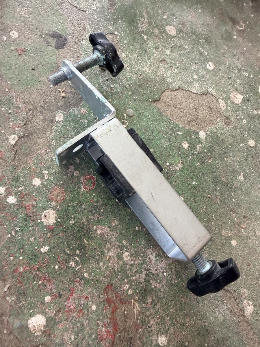 Bessey Tutti gli attrezzi: Bessey Streben Türfuttermontage – Usato da Höfen b. Thun venduto da luckystreet 2