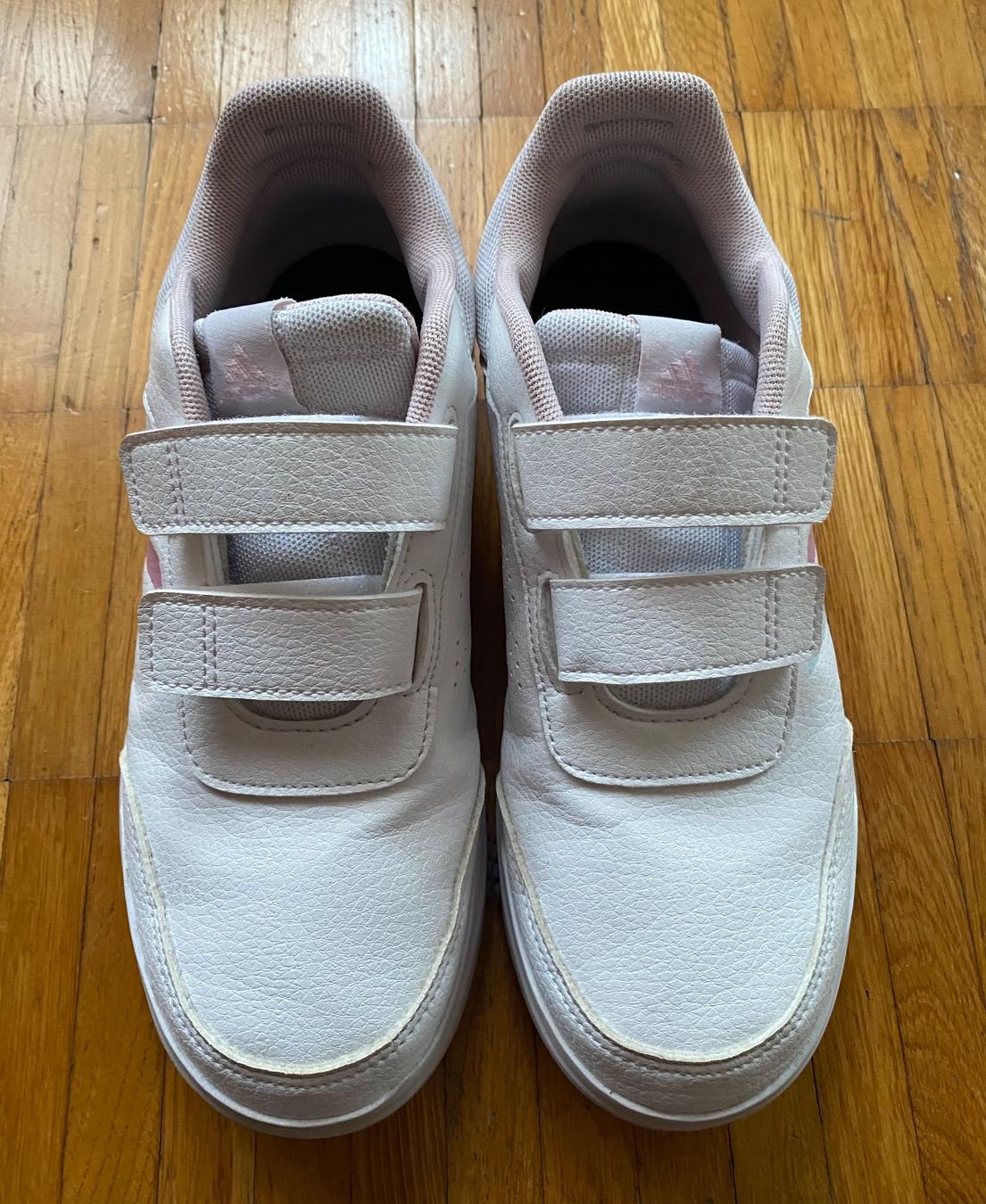 Adidas Scarpe per ragazze: Adidas Hoops Turnschuh – Usato da Urdorf venduto da Bets4 3