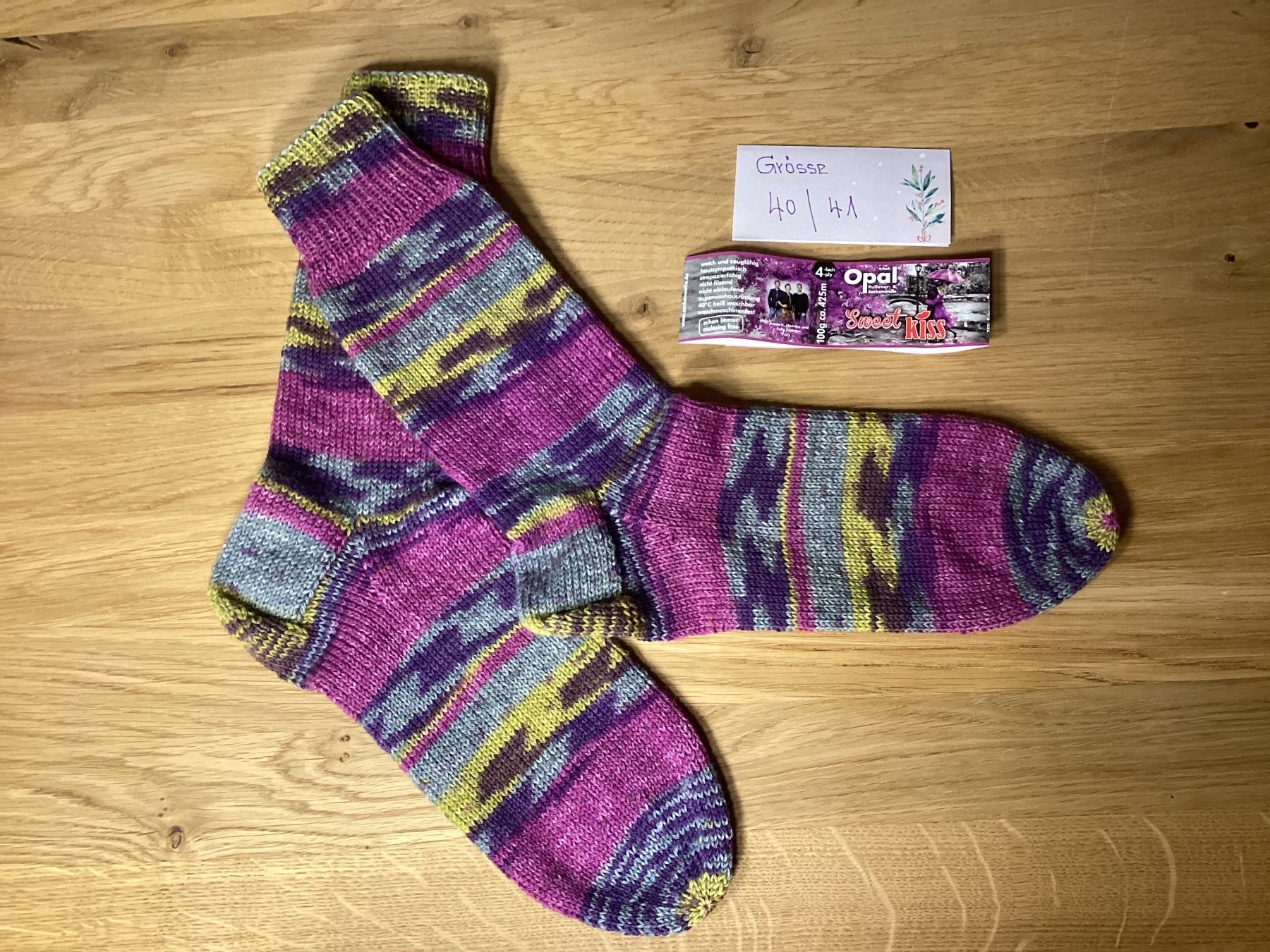Socken: Handgestrickte OPAL Sweet Kiss Socken – Neu und originalverpackt aus Flawil von kruemeli02