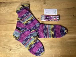 Handgestrickte OPAL Sweet Kiss Socken