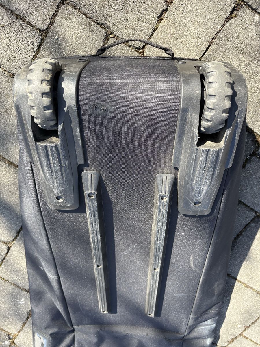 Dakine Valigie: Dakine Ski Suitcase – Usato da Uhwiesen venduto da clairebland23 4