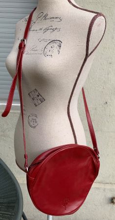 Superbe petit sac en CUIR ARTISANAL rouge bandoulière rond