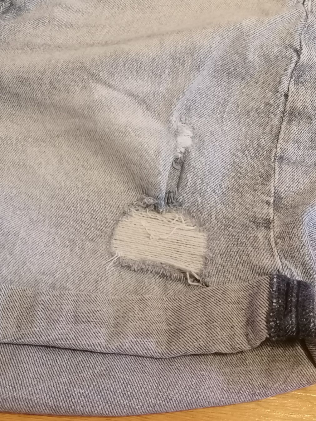 Hosen: Short en jean, short, pantalon short – Gebraucht aus Montcherand von petiteoune75 2