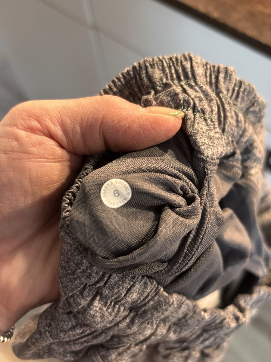 Lululemon Hosen: Lululemon Hotty Hot Short High-Rise Gr.6 – Gebraucht aus Gossau SG von Swisslady25 3