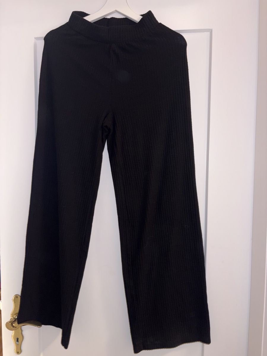 Lotti di vestiti: Schwarze Strickhose & Oberteil Zweiteilig – Nuovo e nell'imballaggio originale da Basel venduto da kko_8vql 1