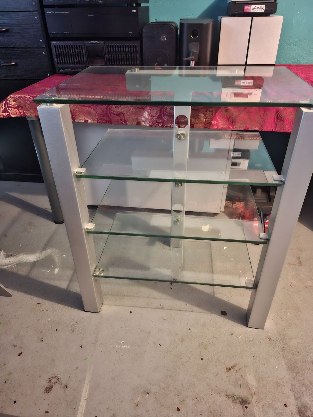 Fixations: Hi-Fi Rack mit Glasplatten – D'occasion à Hunzenschwil par Hardrock6