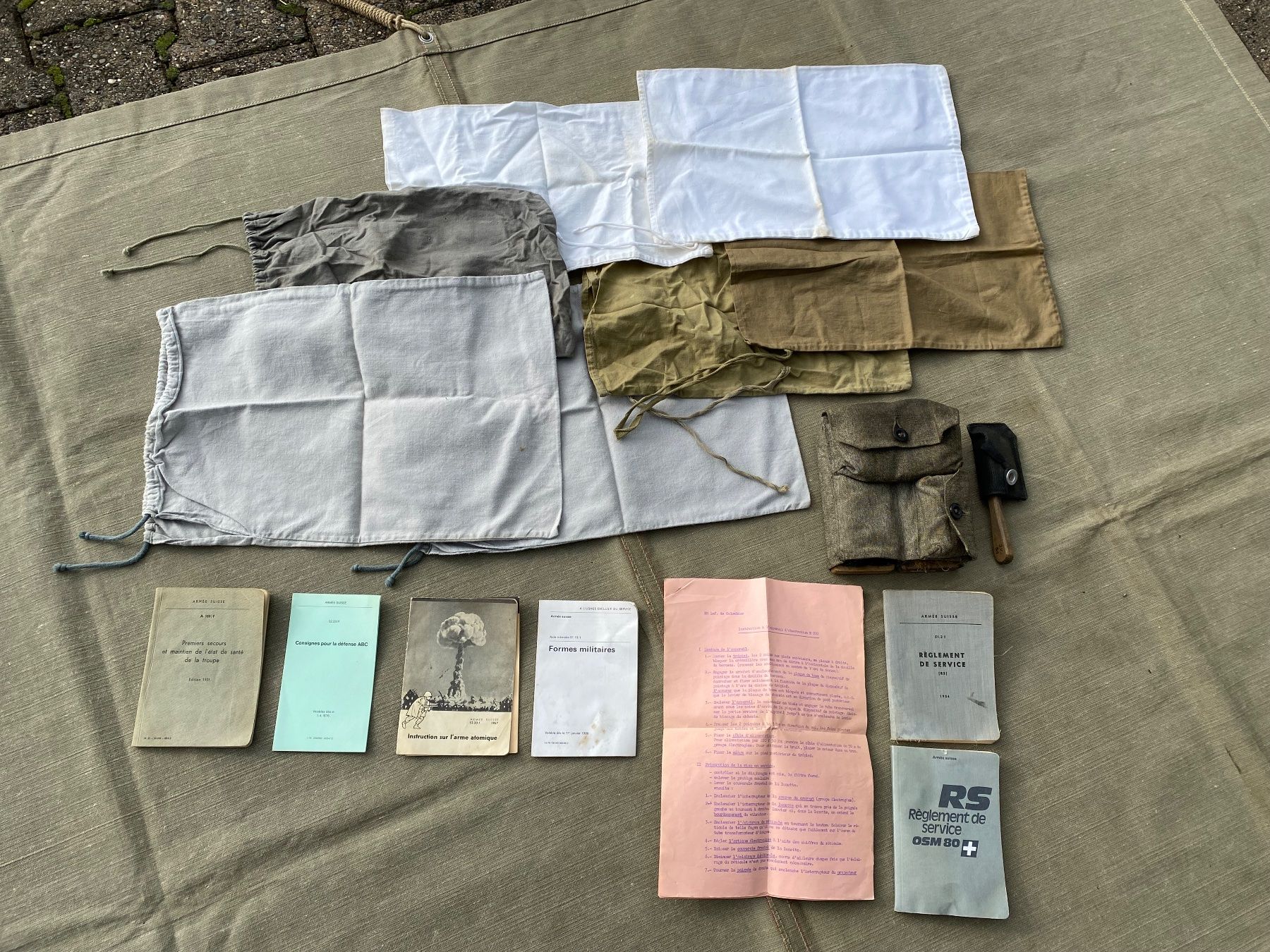 Schweizer Armee Uniformen: Schweizer Militär Reglemente und Schuhputzzeug – Gebraucht aus Feldbach von Fea1 9
