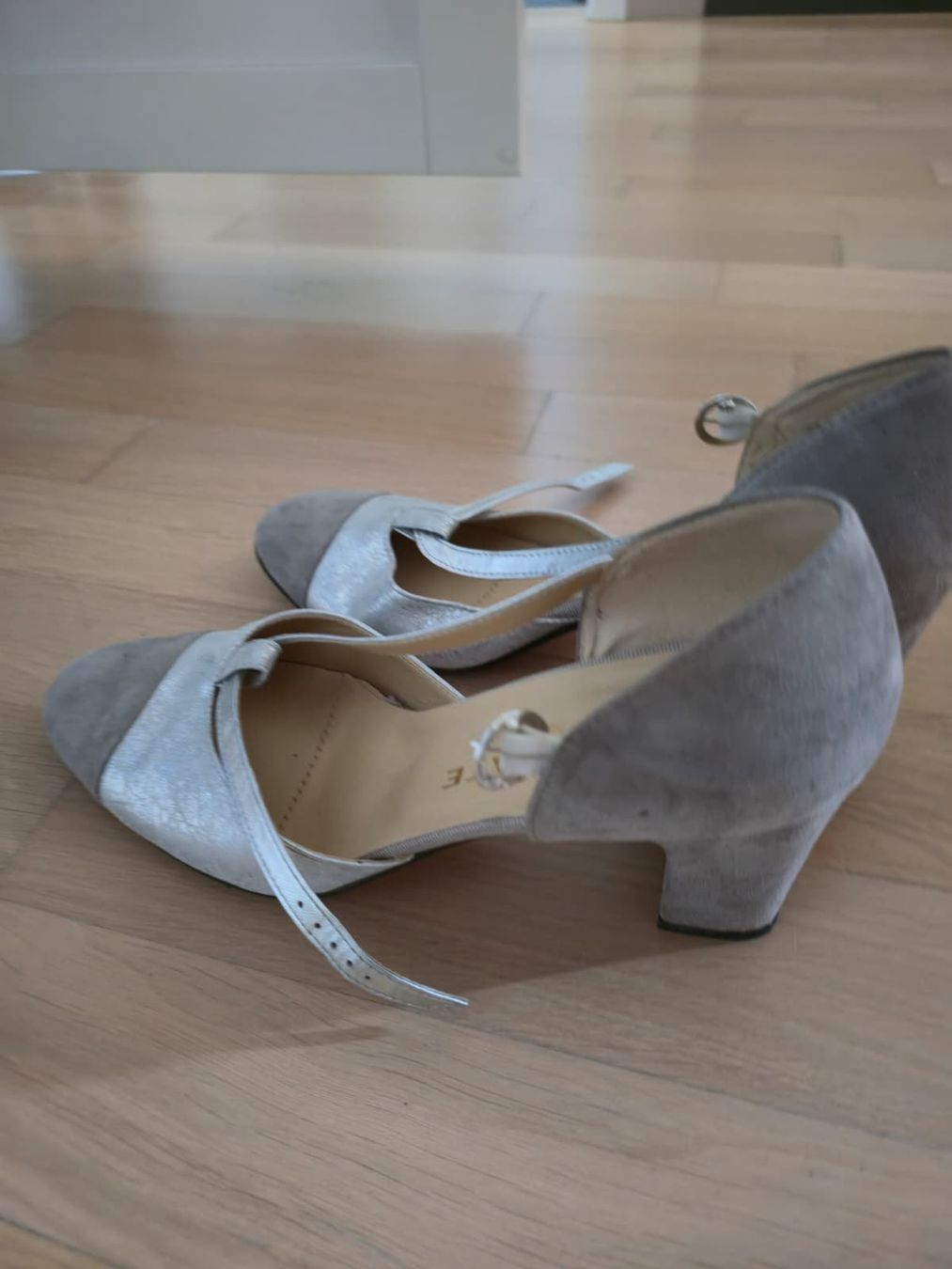 Scarpe da donna: Elegante Schuhe mit Absatz – Usato da Mettlen venduto da Janavana 1
