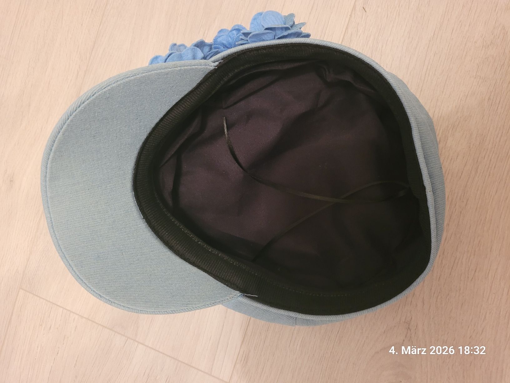 Copricapi, berretti & cappellini: Denim Hut mit Blumen – Usato da Bünzen venduto da Milly32 4