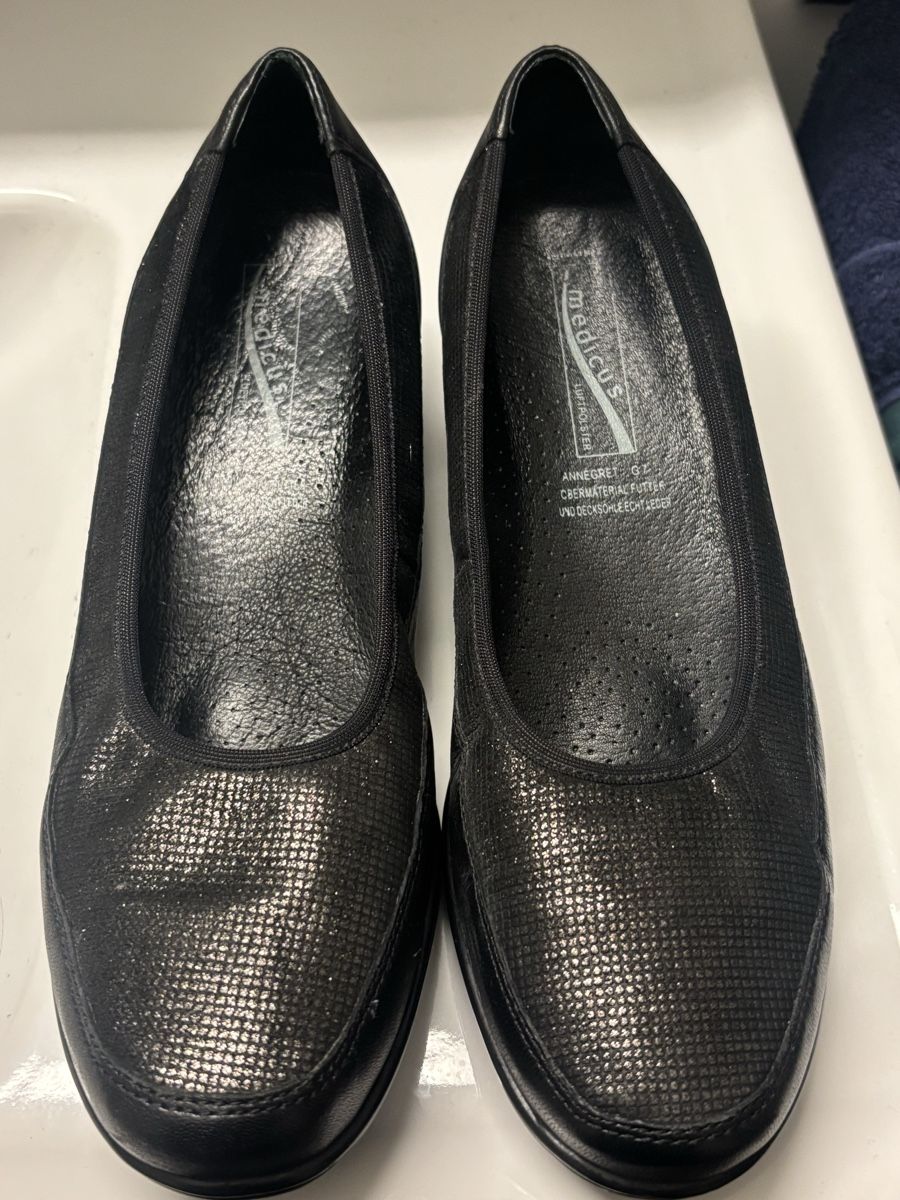 Scarpe da donna: Medicus Damenschuhe Gr. 40 schwarz bequem & elegant – Usato da Birmenstorf AG venduto da BMW.M5